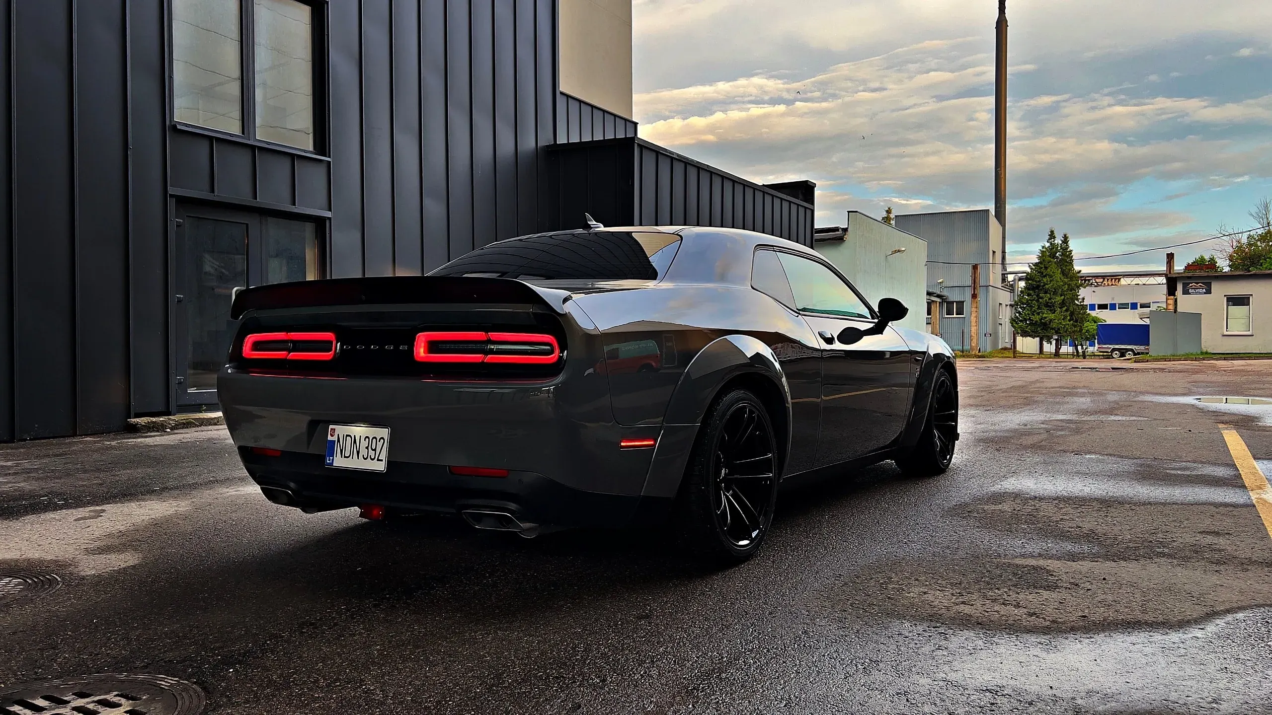 Dodge Challenger · 3