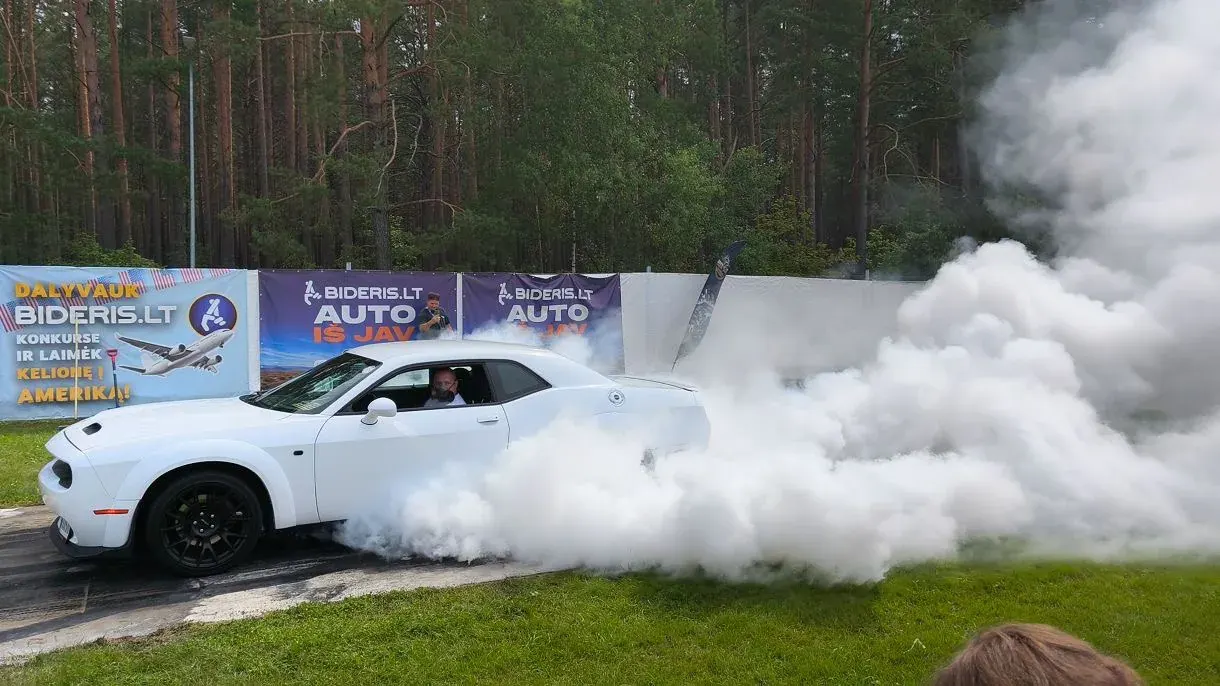 Dodge Challenger · 3