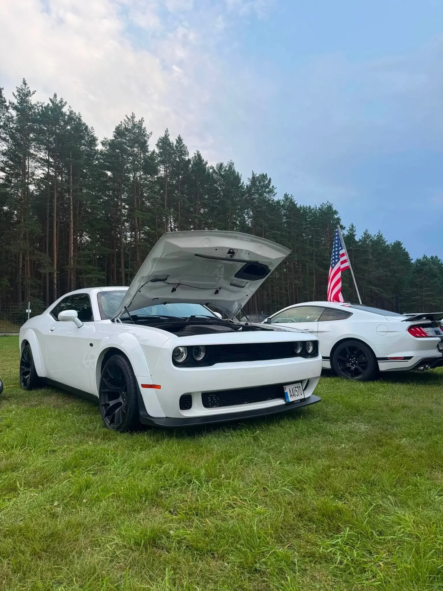 Dodge Challenger · 4