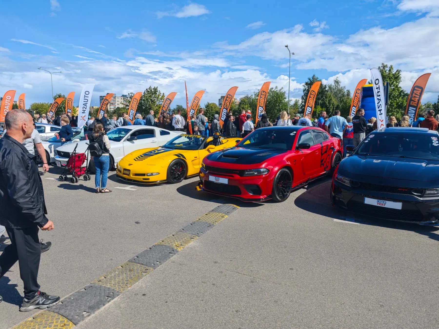 Dodge Charger · 6