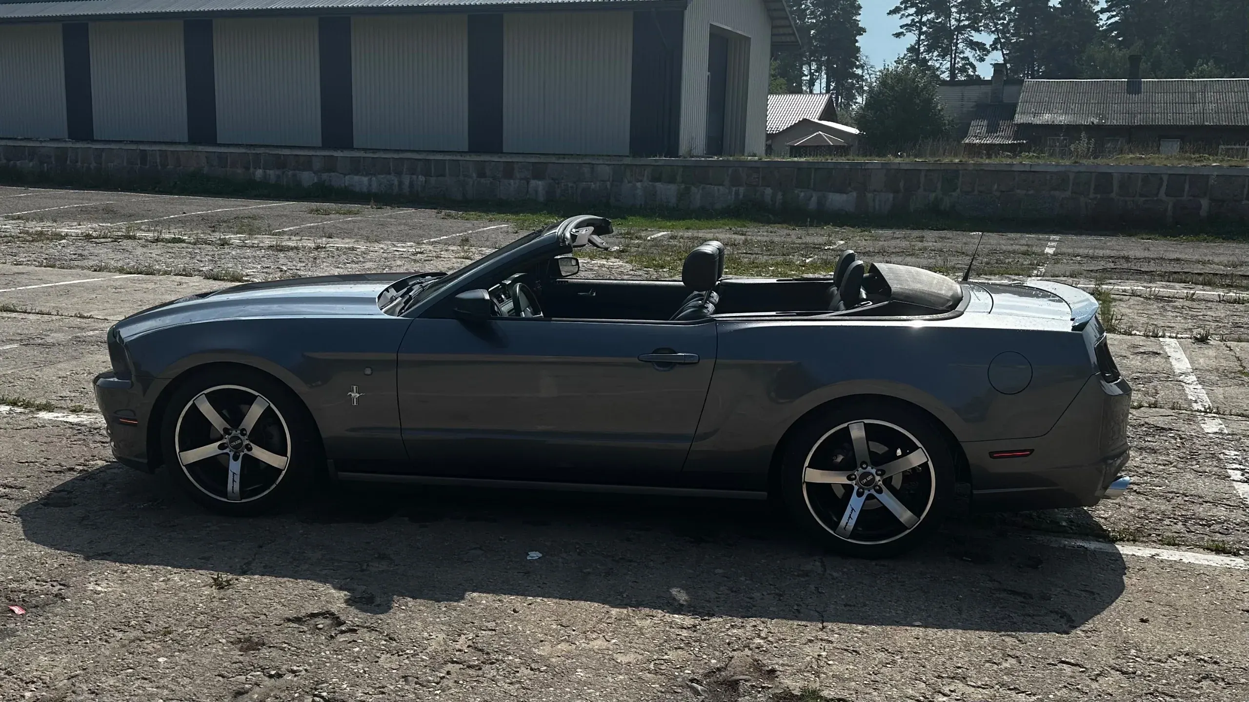 Ford Mustang · 3