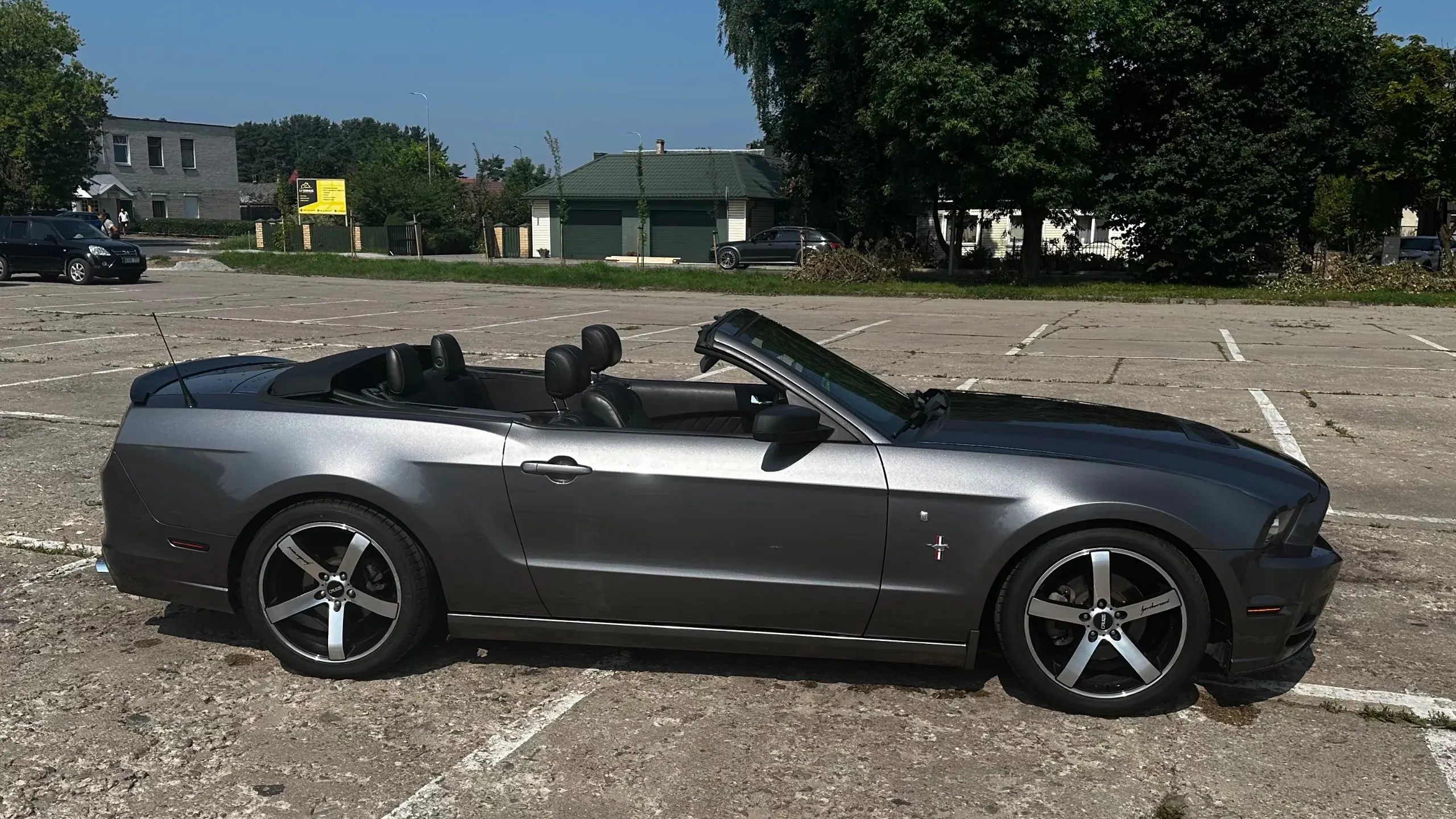Ford Mustang · 5
