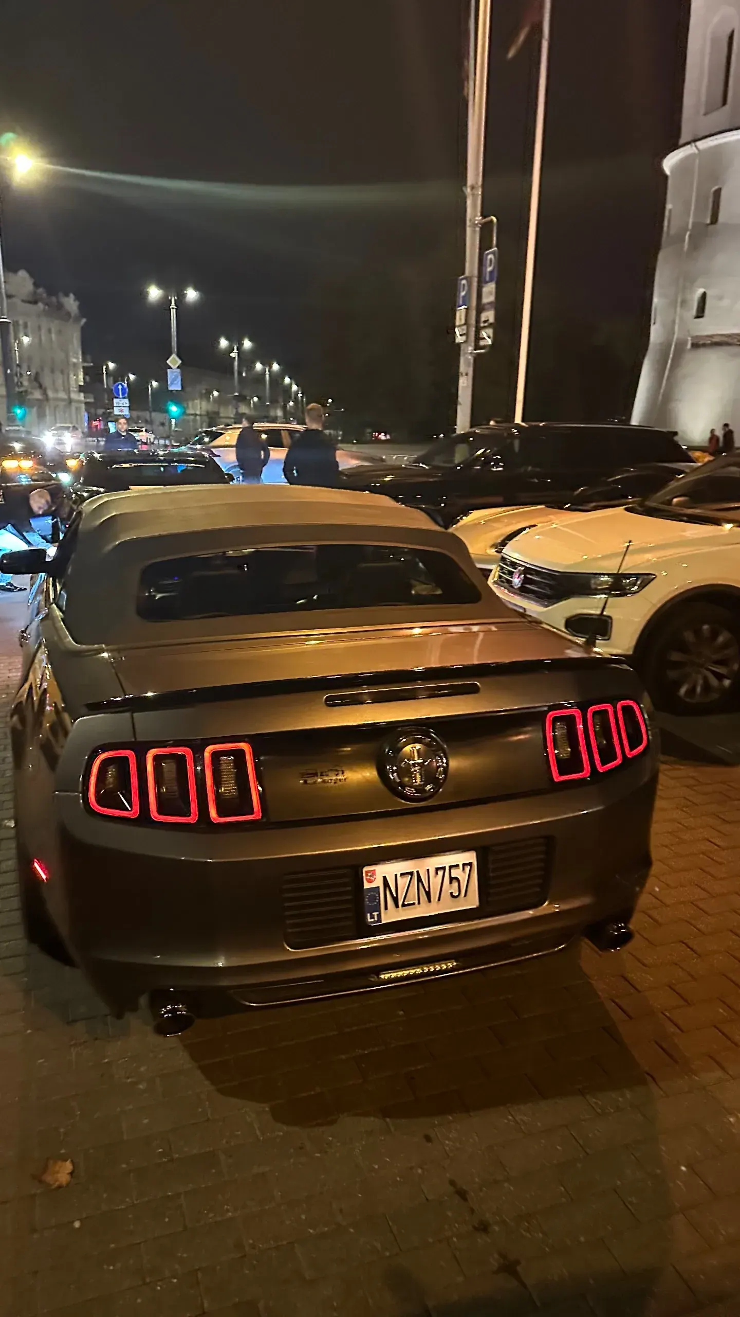 Ford Mustang · 6