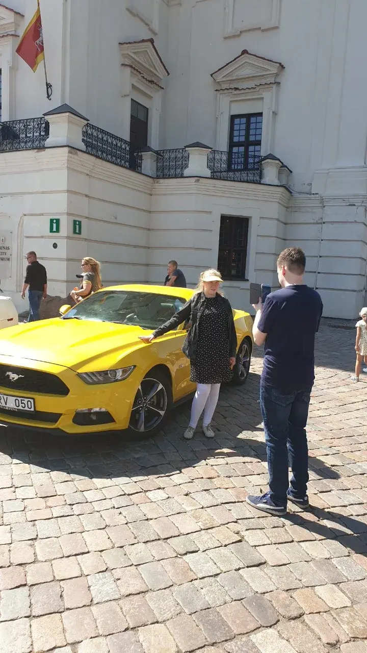 Ford Mustang · 4