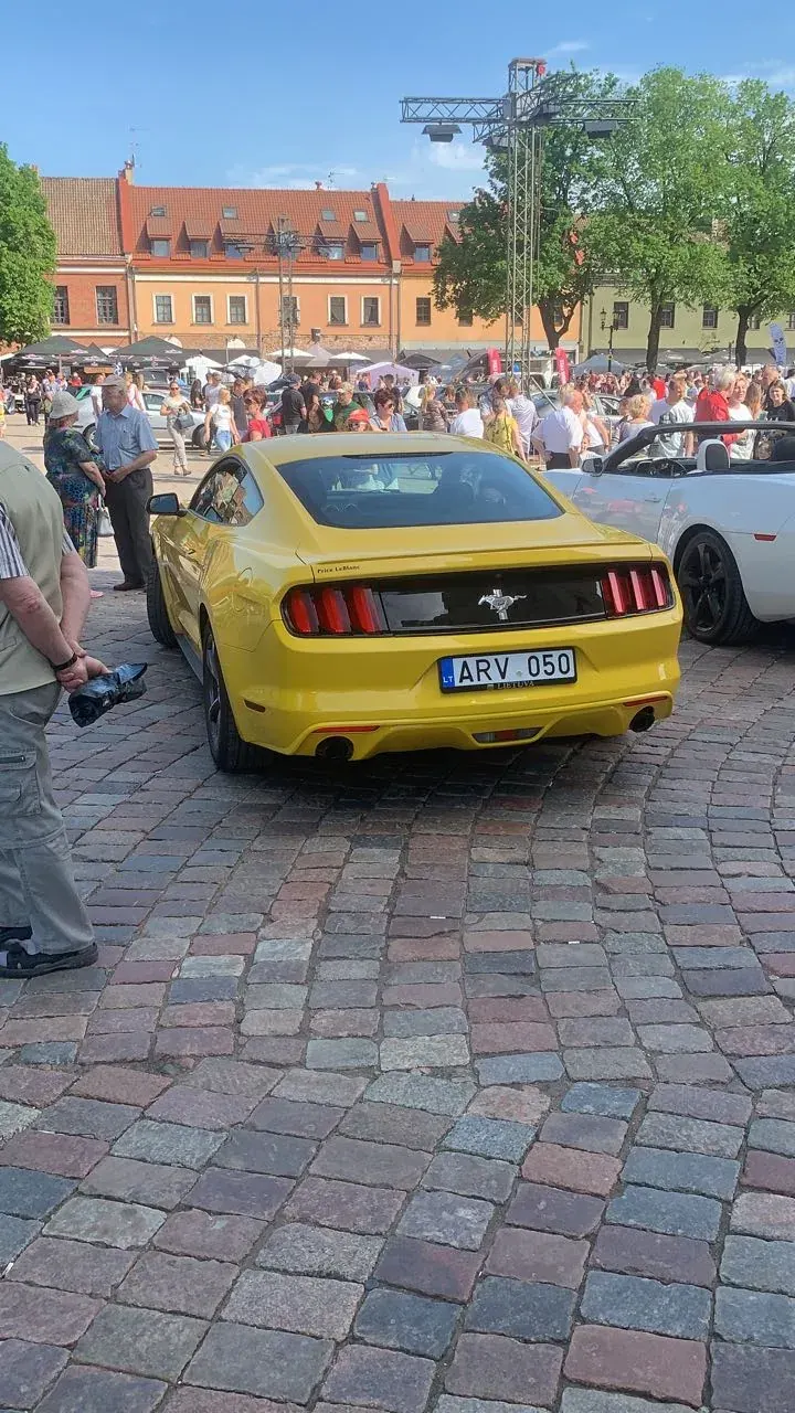 Ford Mustang · 5