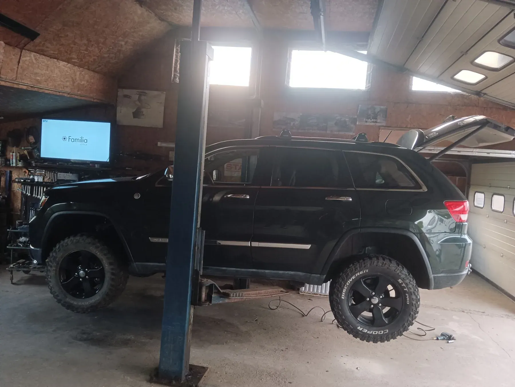 Jeep Grand Cherokee · 6