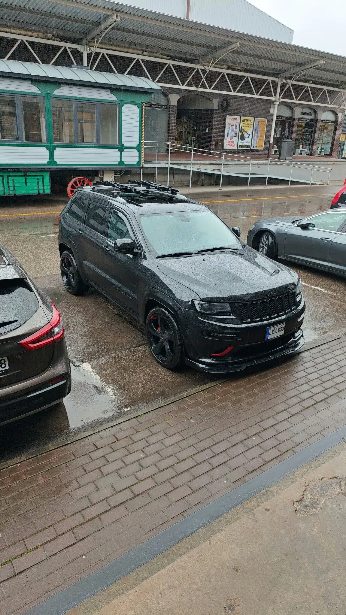 Jeep Grand Cherokee · 4