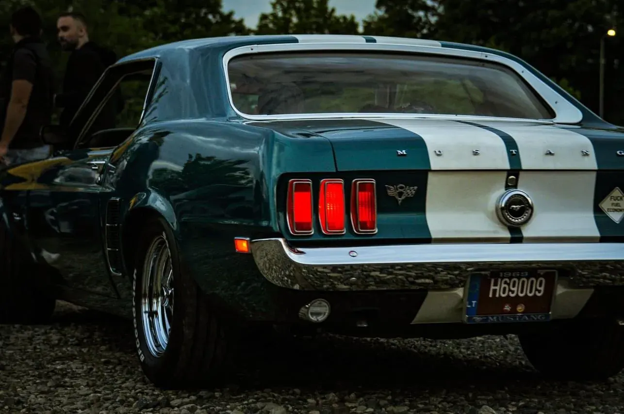 Ford Mustang · 6
